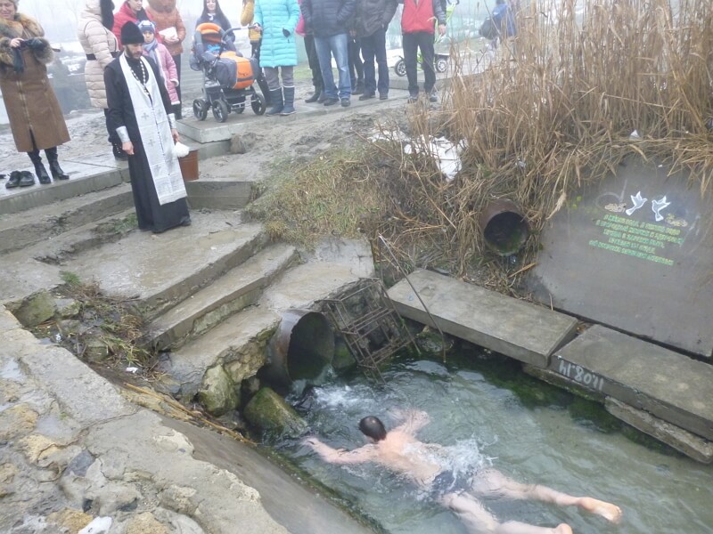 Крещенские купания в Богоявленском роднике
